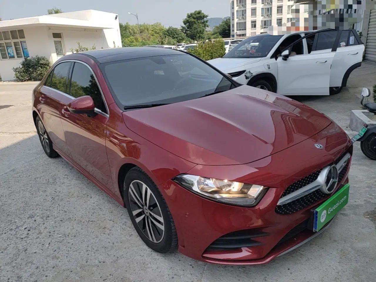 Mercedes-Benz A-Class 2019 A 180 L Sport Sedan — миниатюра 3