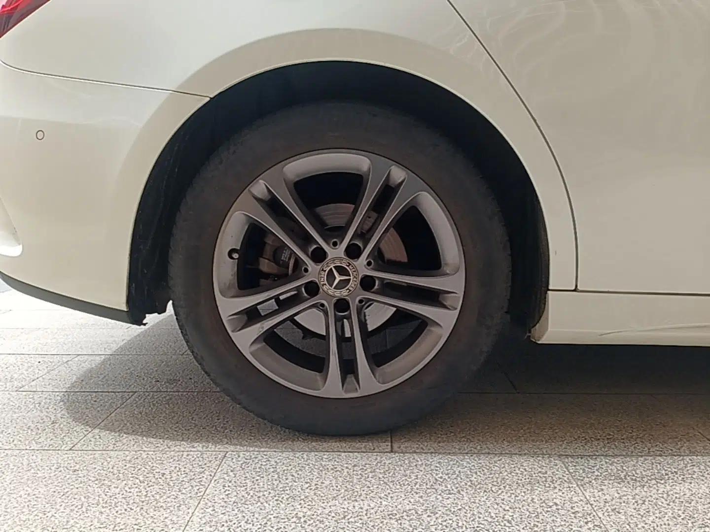 Mercedes-Benz A-Class 2021 A 180 L Sport Sedan — миниатюра 16