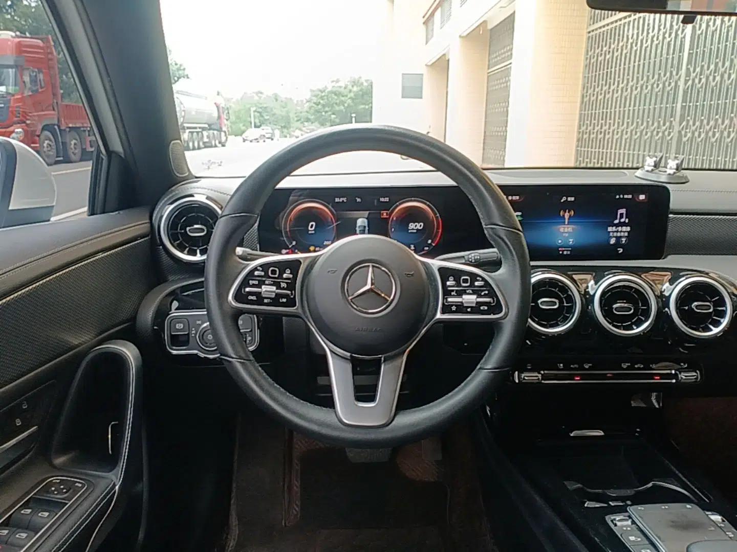 Mercedes-Benz A-Class 2021 A 180 L Sport Sedan — миниатюра 18