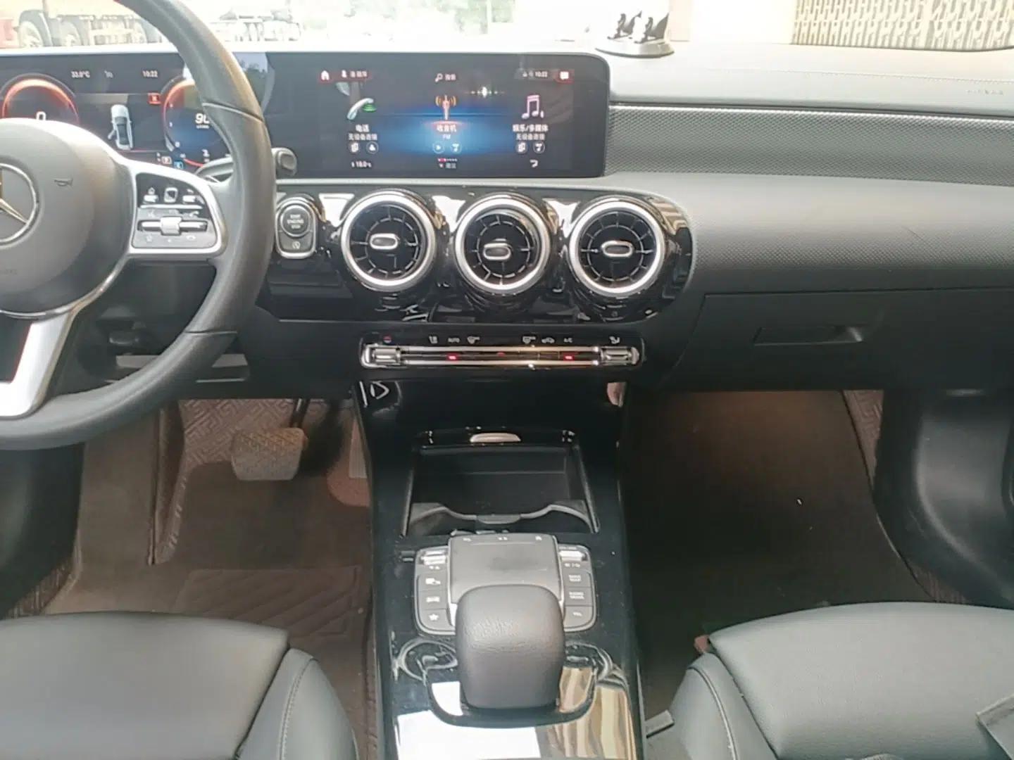 Mercedes-Benz A-Class 2021 A 180 L Sport Sedan — миниатюра 20