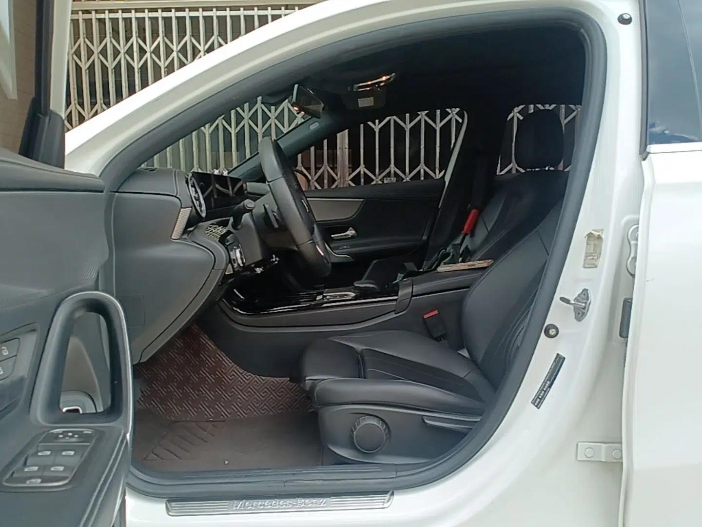 Mercedes-Benz A-Class 2021 A 180 L Sport Sedan — миниатюра 23