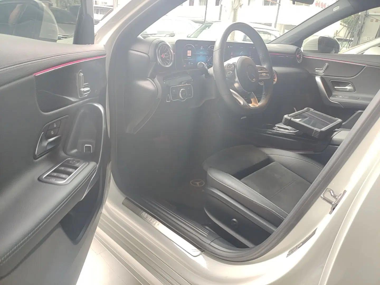 Mercedes-Benz A-Class 2020 Restyled A 200 L Sport Sedan Fashion Version — миниатюра 23