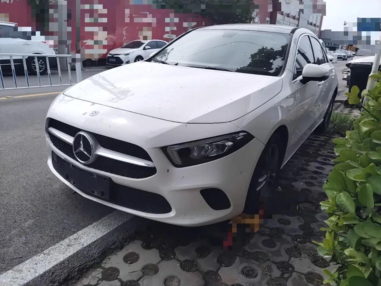 Mercedes-Benz A-Class 2019 A 200 L — миниатюра 1