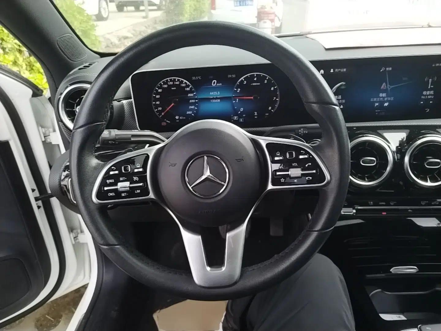 Mercedes-Benz A-Class 2019 A 200 L — миниатюра 13