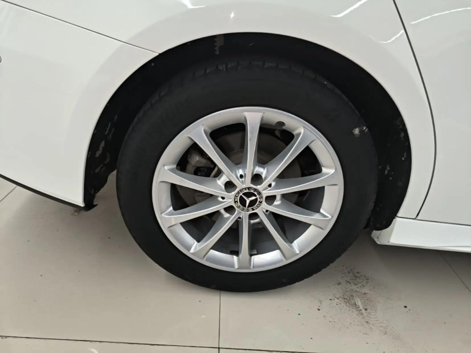 Mercedes-Benz A-Class 2020 A 200 L Sport Sedan — миниатюра 11