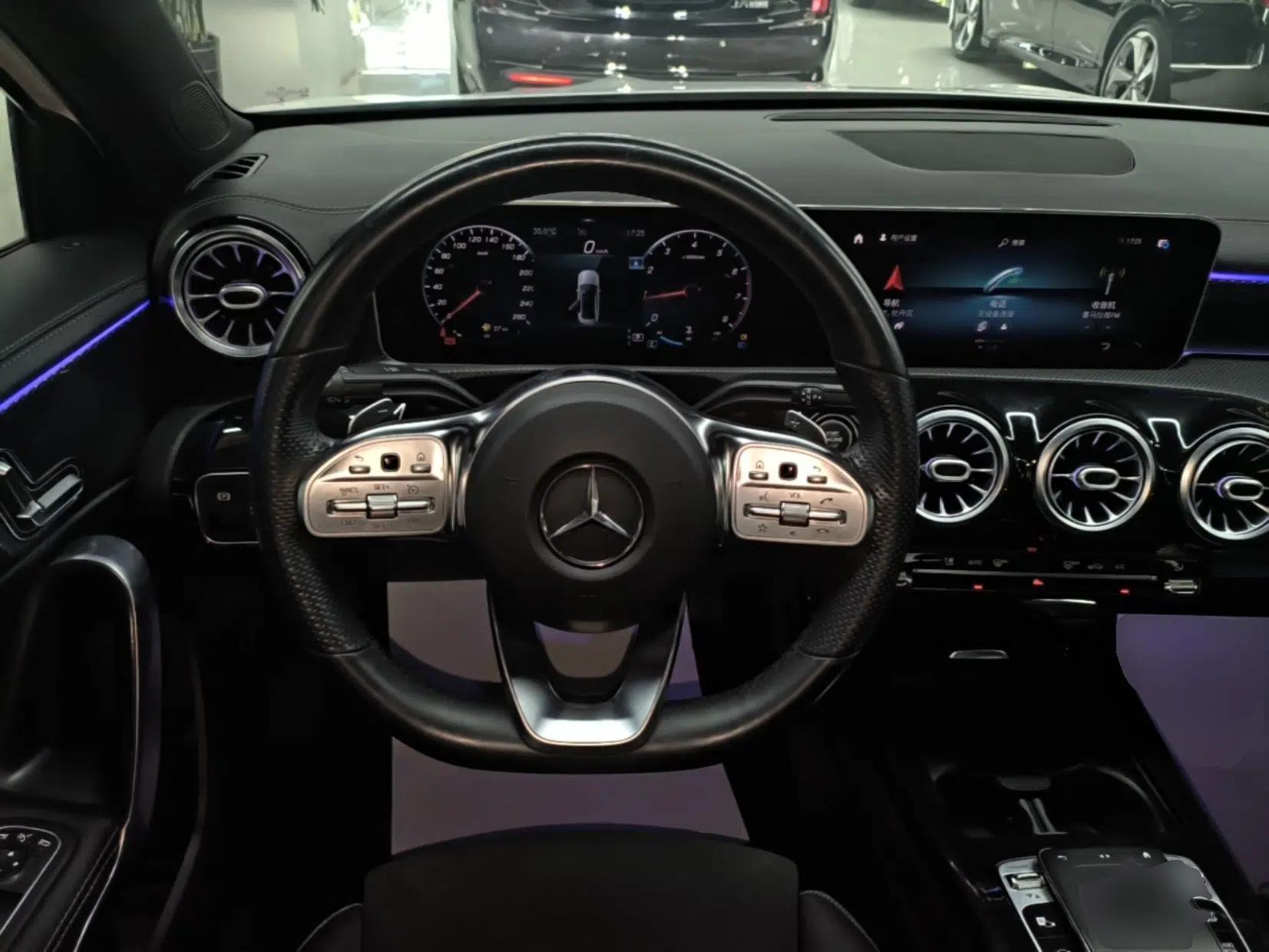 Mercedes-Benz A-Class 2020 A 200 L Sport Sedan — миниатюра 13
