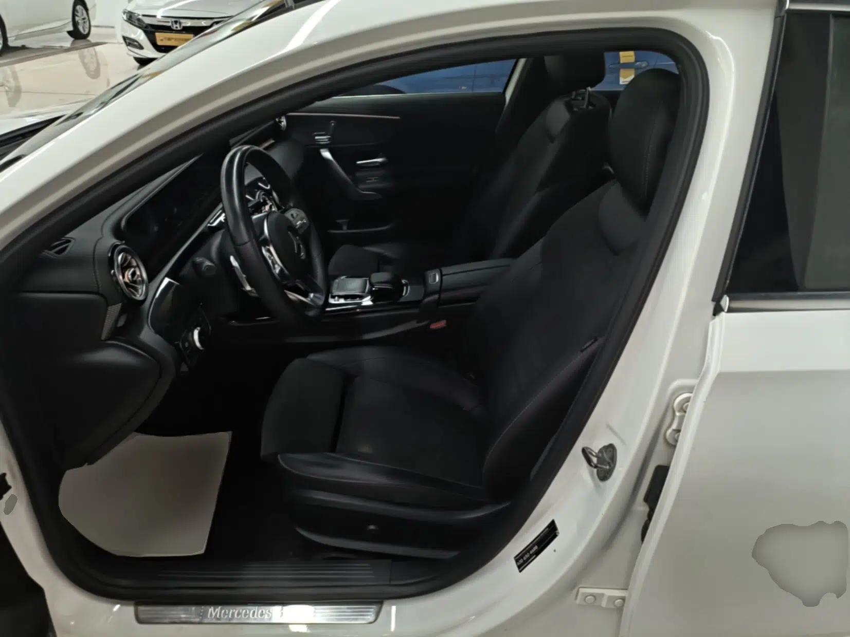 Mercedes-Benz A-Class 2020 A 200 L Sport Sedan — миниатюра 17