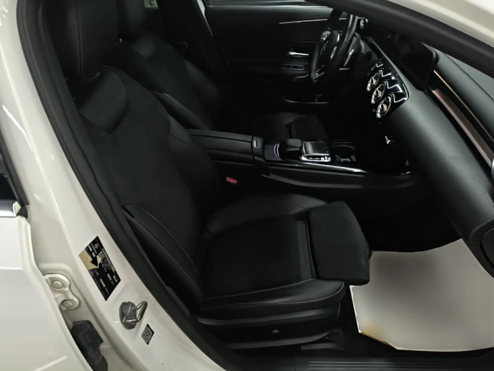 Mercedes-Benz A-Class 2020 A 200 L Sport Sedan — миниатюра 19