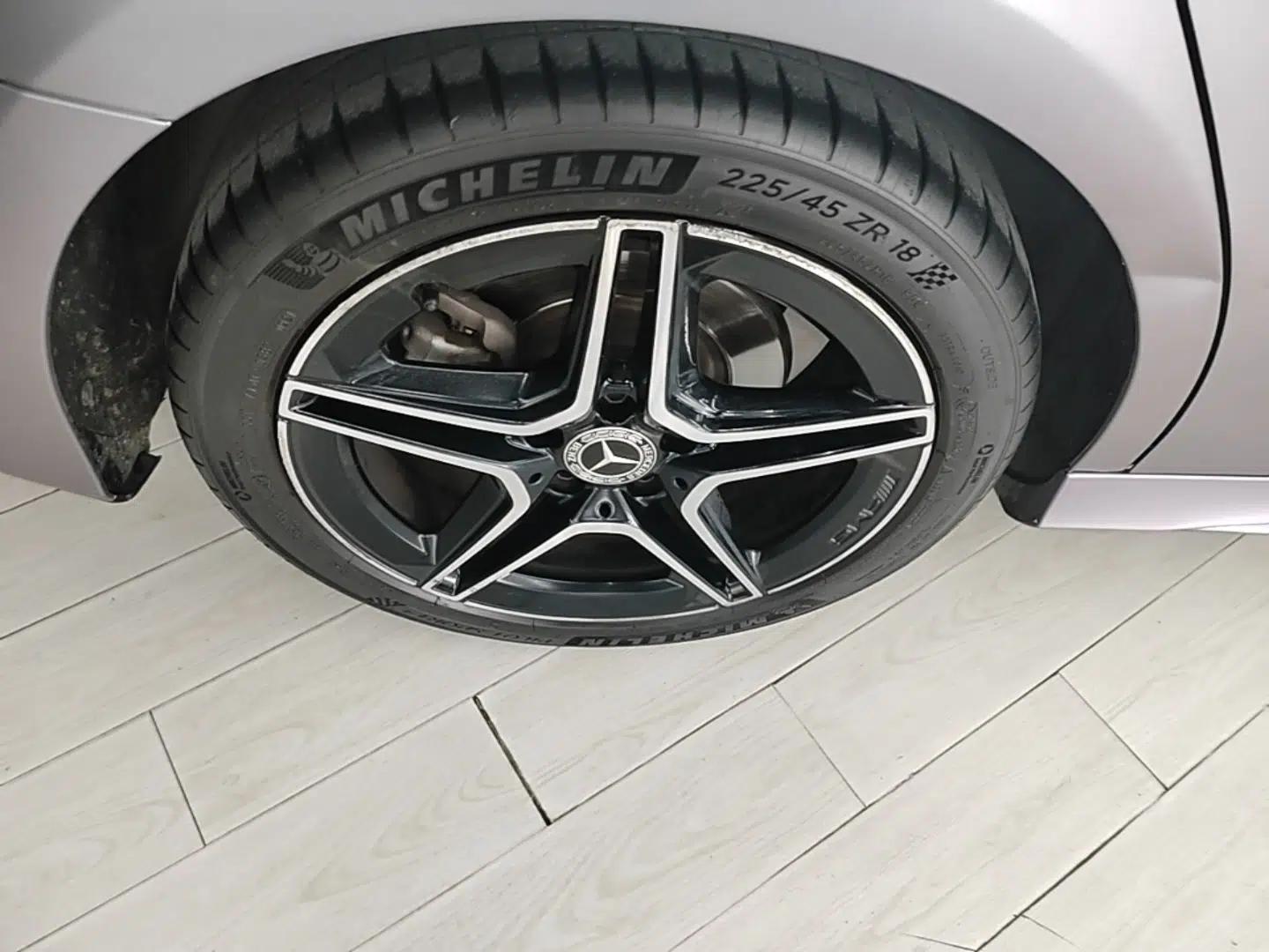 Mercedes-Benz A-Class 2019 A 200 L Sport Sedan — миниатюра 11