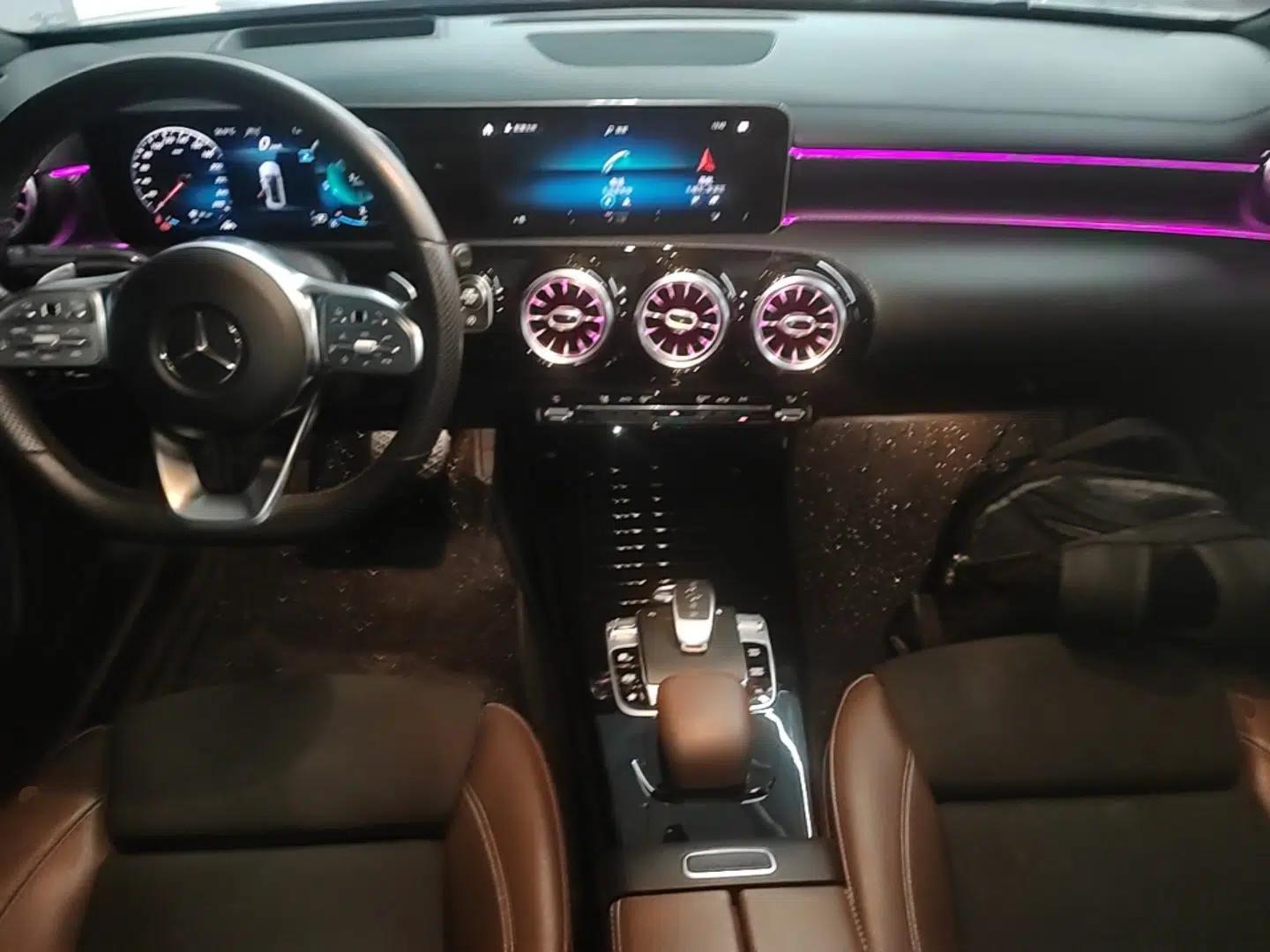 Mercedes-Benz A-Class 2019 A 200 L Sport Sedan — миниатюра 12