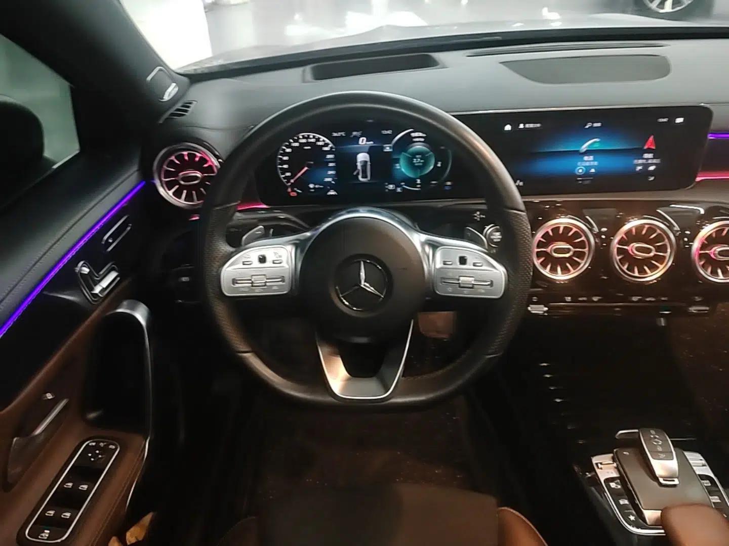 Mercedes-Benz A-Class 2019 A 200 L Sport Sedan — миниатюра 13