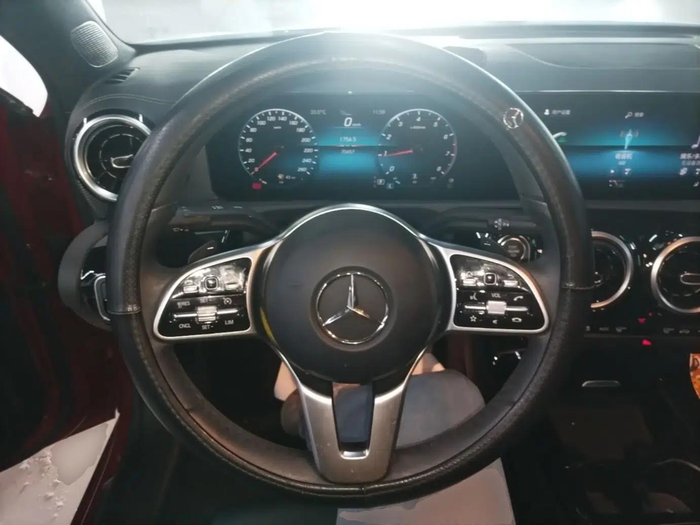 Mercedes-Benz A-Class 2022 A 180 L Sport Sedan — миниатюра 13