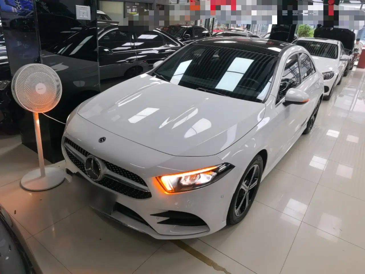 Mercedes-Benz A-Class 2022 Revised Version A 200 L Sport Sedan Fashionable Style — миниатюра 1