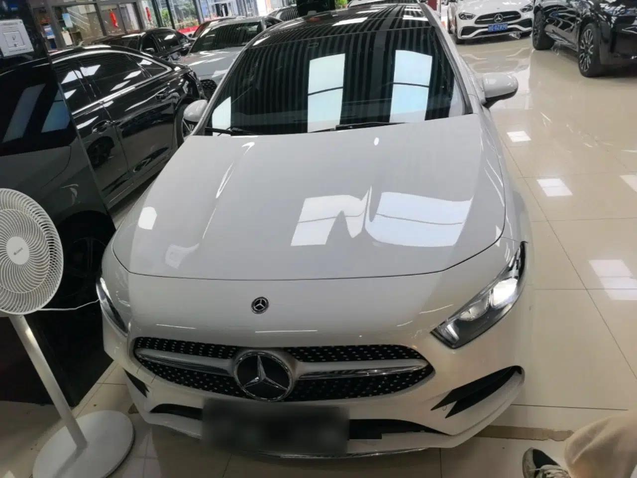 Mercedes-Benz A-Class 2022 Revised Version A 200 L Sport Sedan Fashionable Style — миниатюра 2