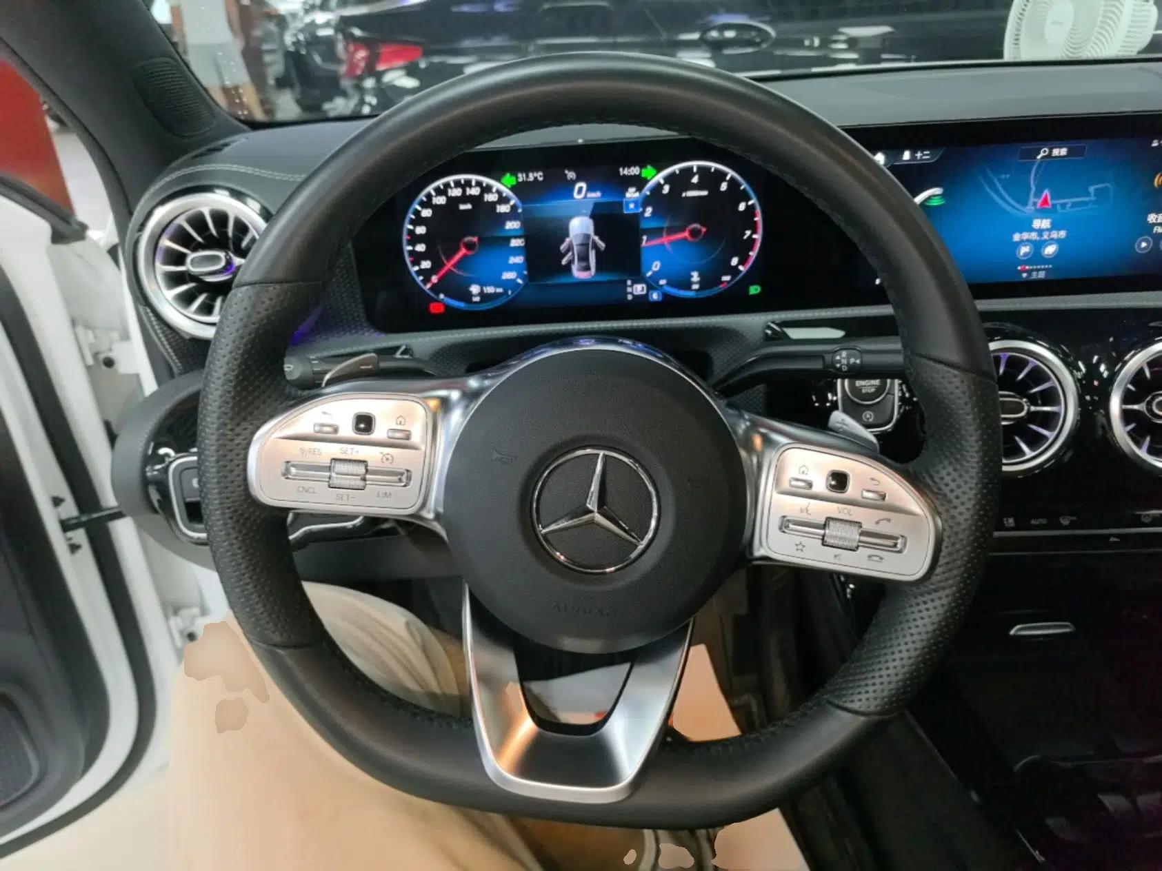 Mercedes-Benz A-Class 2022 Revised Version A 200 L Sport Sedan Fashionable Style — миниатюра 13