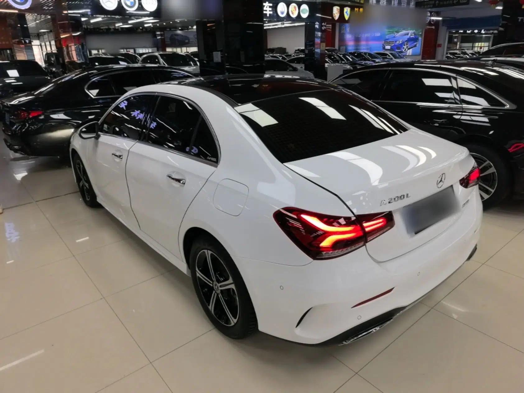 Mercedes-Benz A-Class 2022 Revised Version A 200 L Sport Sedan Fashionable Style — миниатюра 4