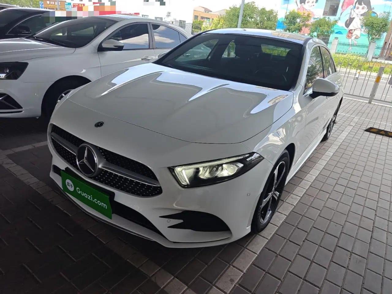 Mercedes-Benz A-Class 2022 Second Facelift A 200 L Sport Sedan Fashion Version — миниатюра 1