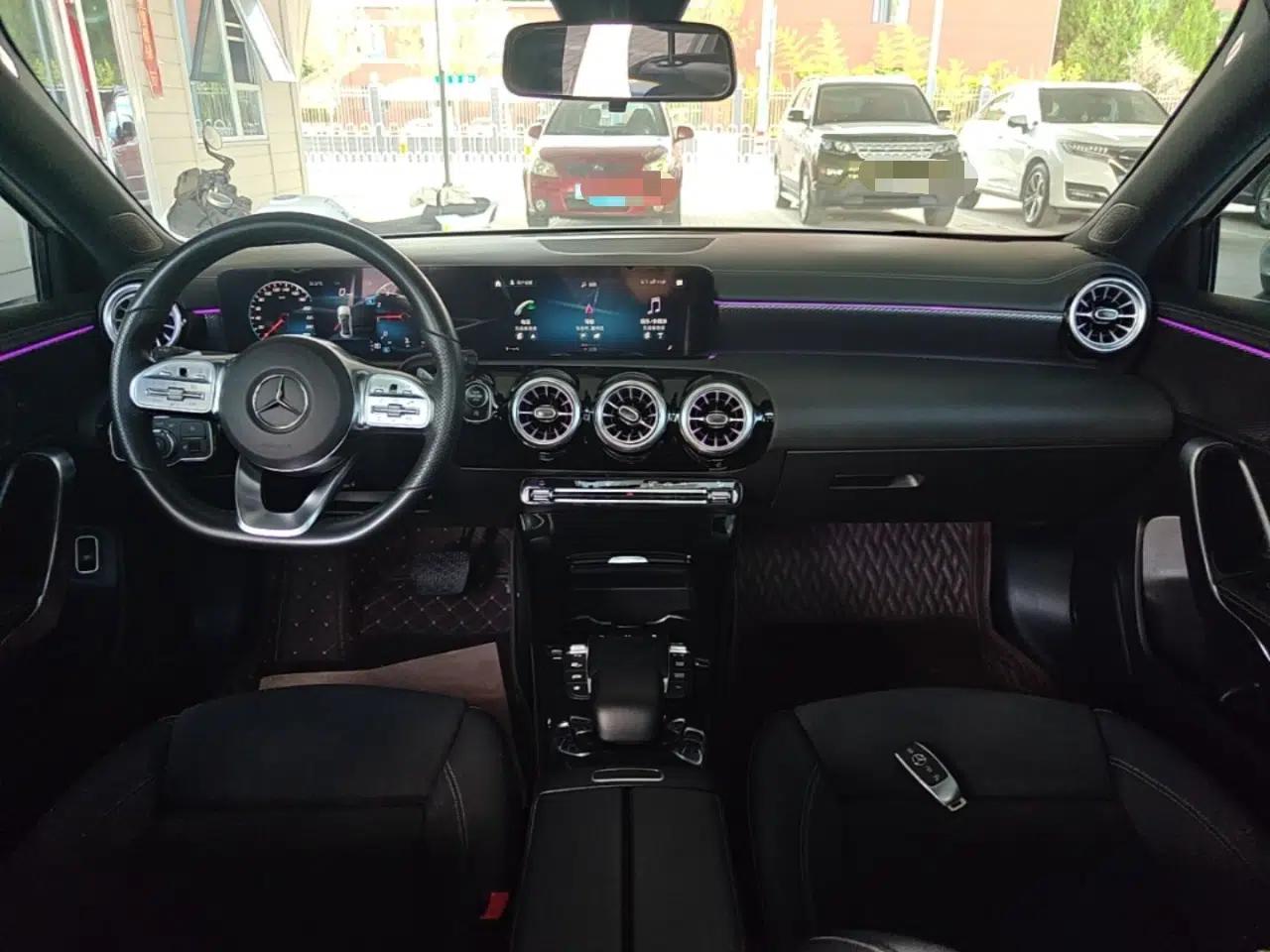 Mercedes-Benz A-Class 2022 Second Facelift A 200 L Sport Sedan Fashion Version — миниатюра 12