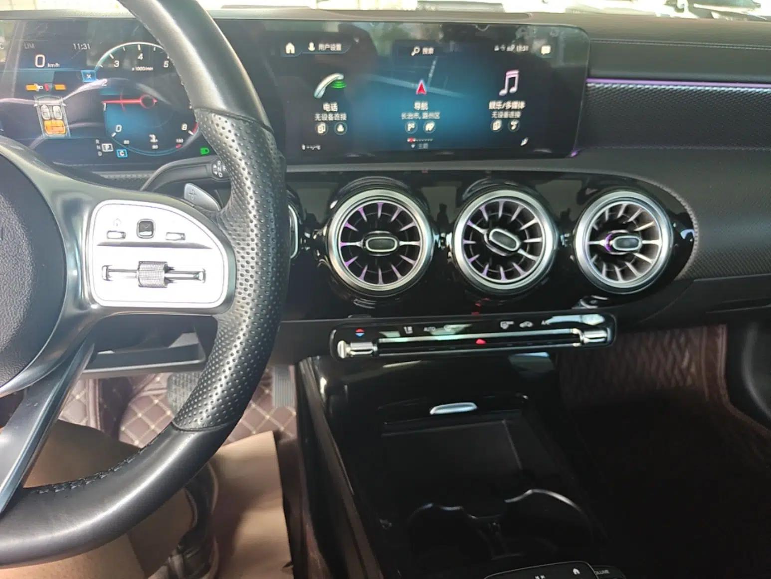 Mercedes-Benz A-Class 2022 Second Facelift A 200 L Sport Sedan Fashion Version — миниатюра 15