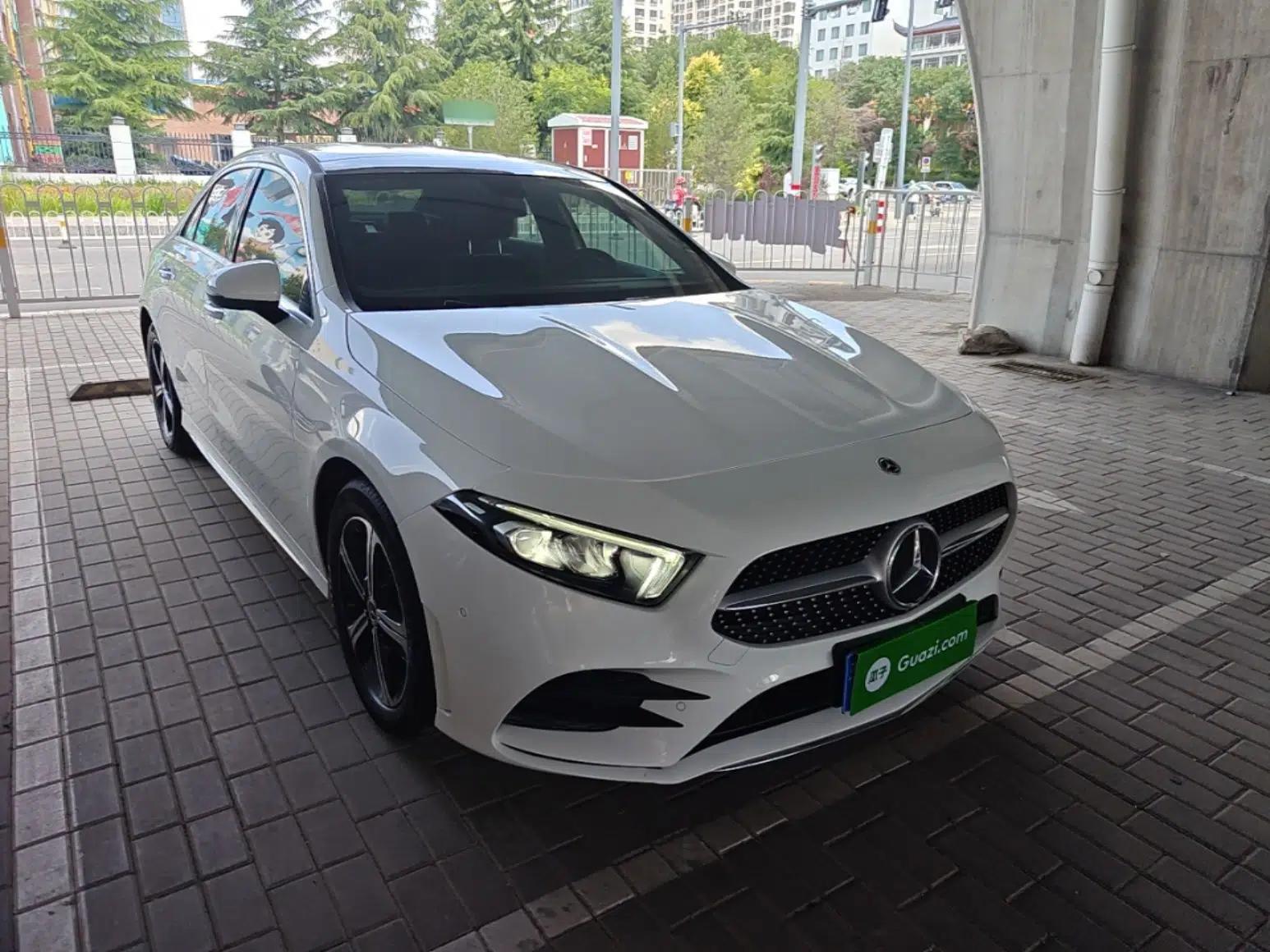 Mercedes-Benz A-Class 2022 Second Facelift A 200 L Sport Sedan Fashion Version — миниатюра 3