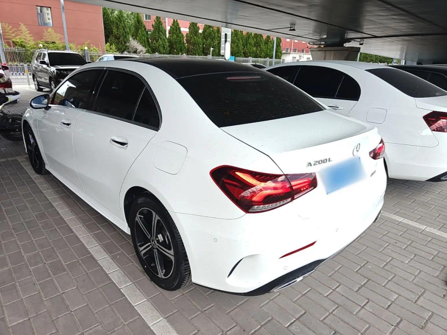 Mercedes-Benz A-Class 2022 Second Facelift A 200 L Sport Sedan Fashion Version — миниатюра 4