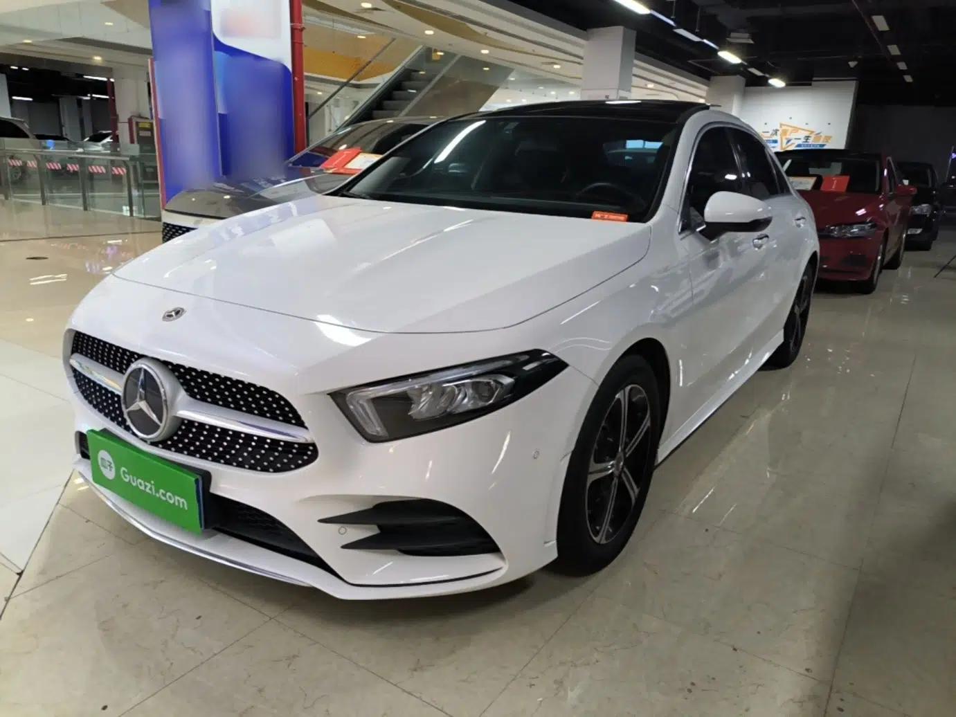 Mercedes-Benz A-Class 2022 Revised Version A 200 L Sport Sedan Fashionable Style — миниатюра 1