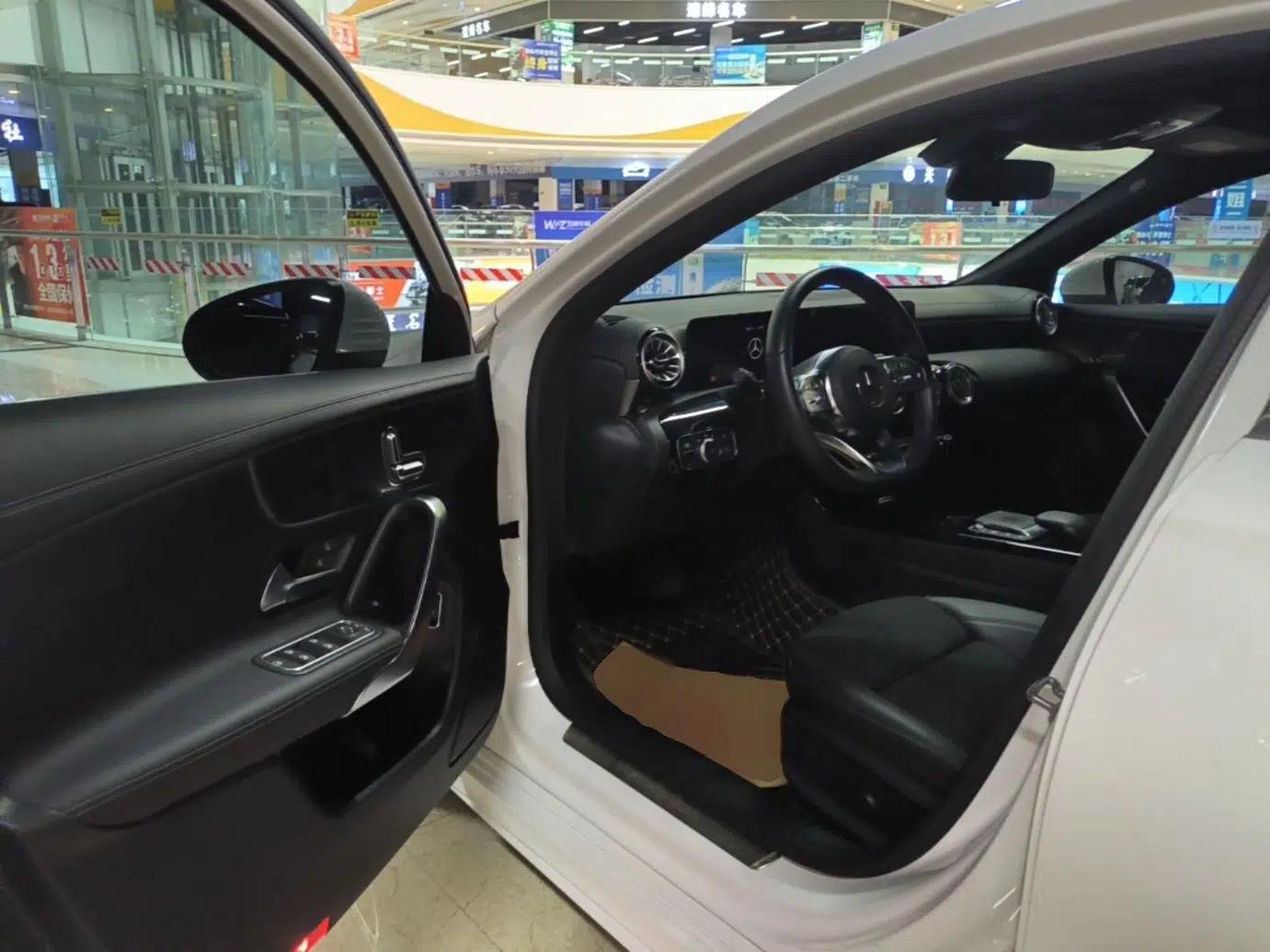 Mercedes-Benz A-Class 2022 Revised Version A 200 L Sport Sedan Fashionable Style — миниатюра 18