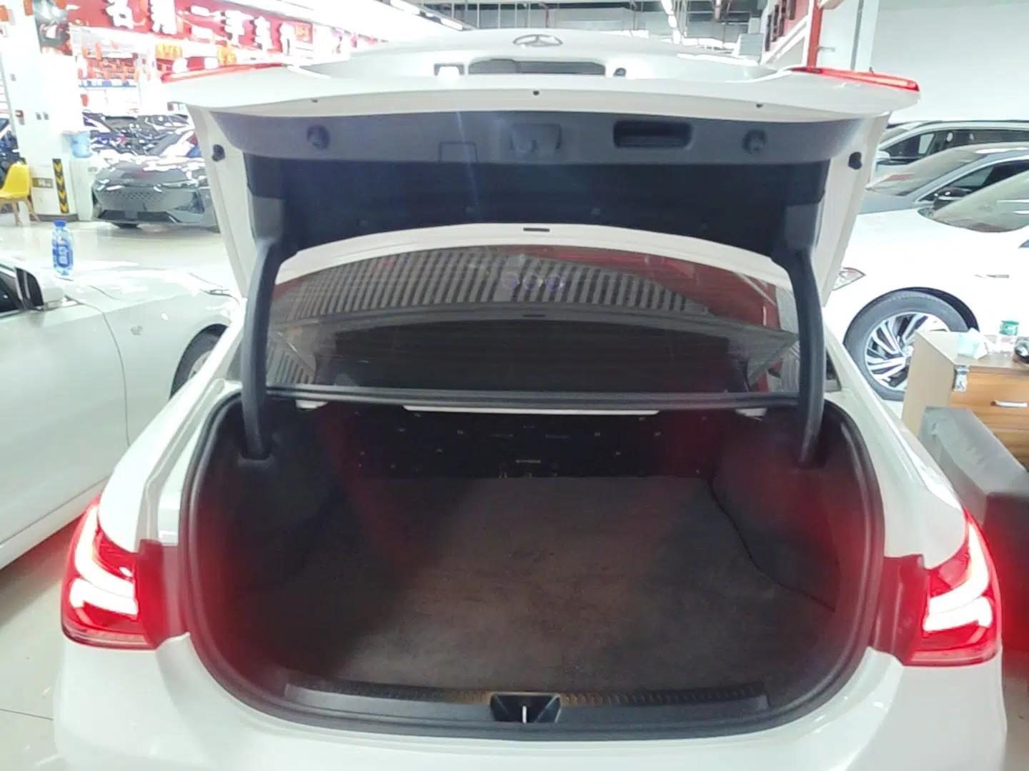 Mercedes-Benz A-Class 2021 A 200 L Sport Sedan Fashion Model — миниатюра 22