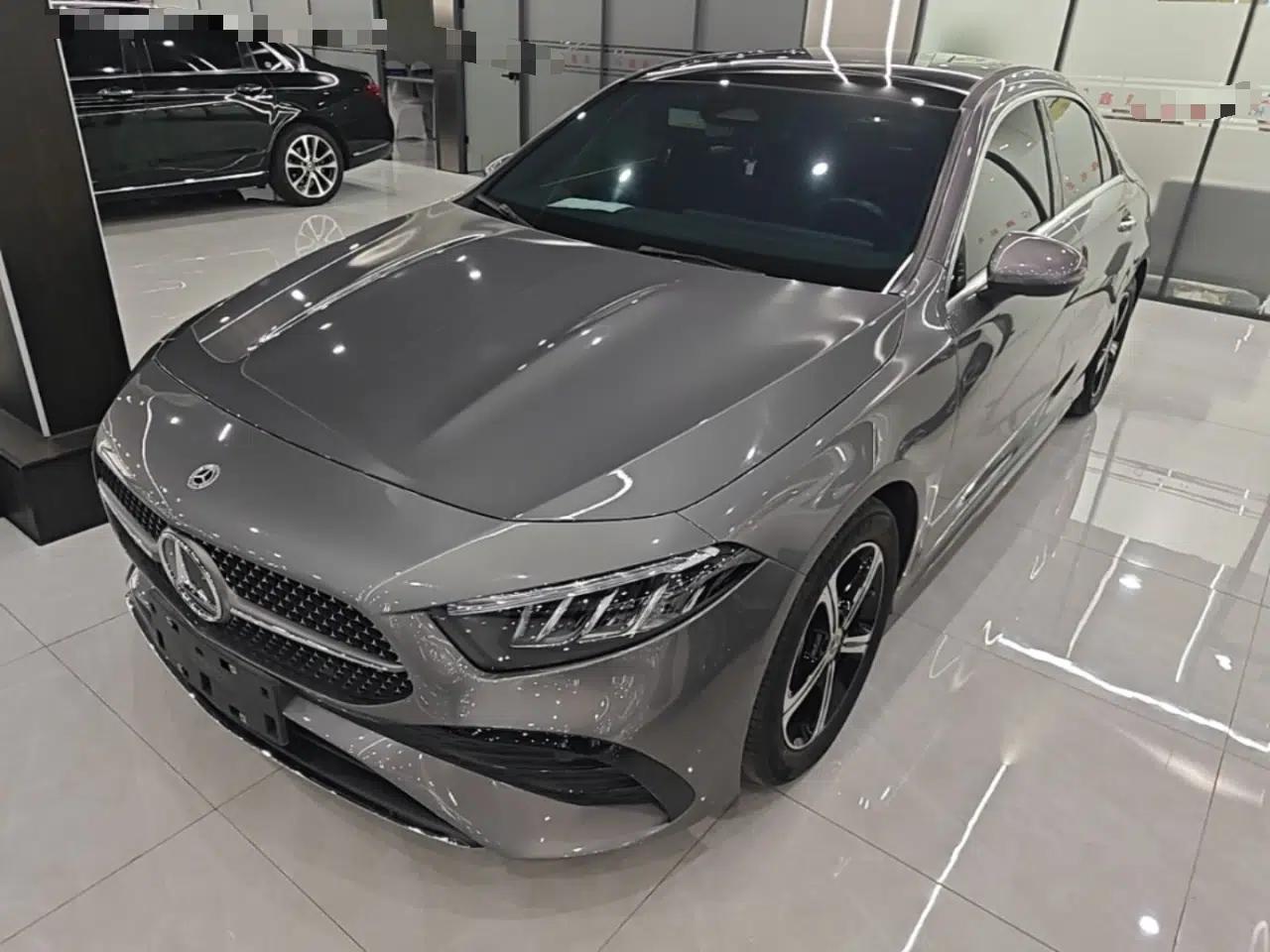 Mercedes-Benz A-Class 2023 A 200 L Fashion Model — миниатюра 1