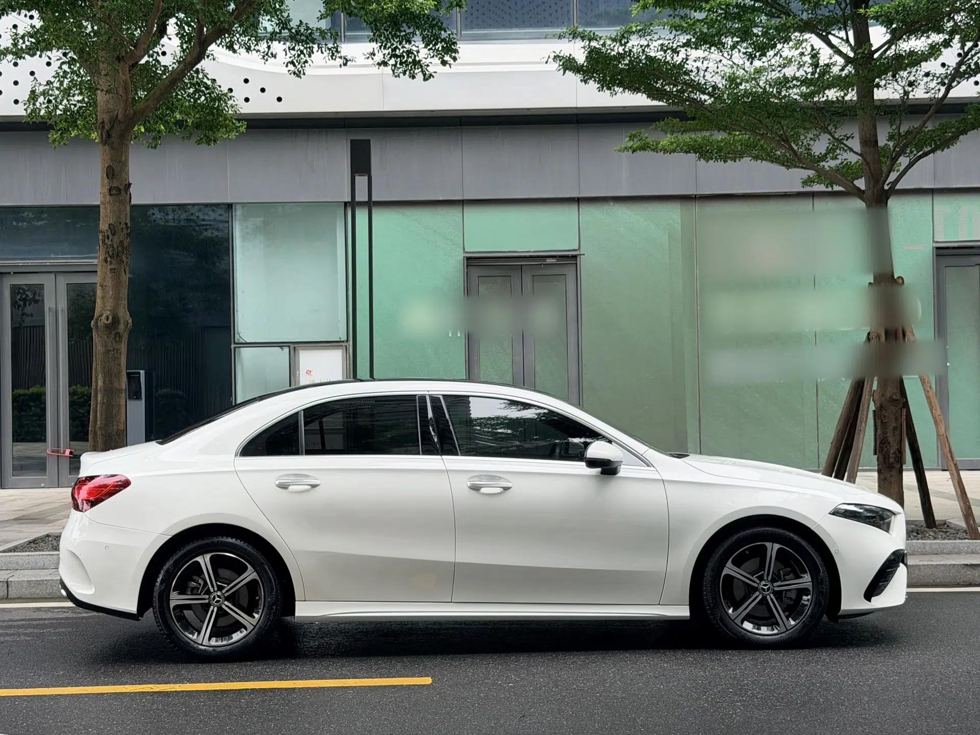 Mercedes-Benz A-Class 2024 A 200 L Fashion Model — миниатюра 20