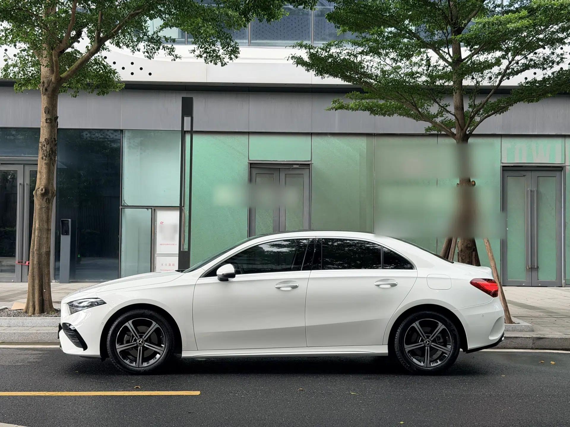 Mercedes-Benz A-Class 2024 A 200 L Fashion Model — миниатюра 21