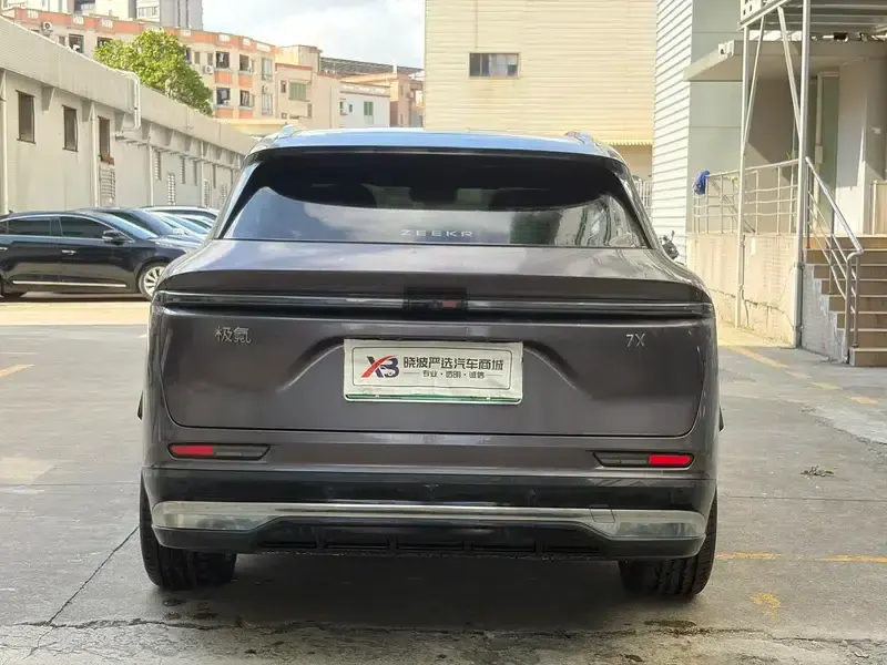 ZEEKR 7X 2026 75kWh Rear-Wheel Drive Max Edition — миниатюра 5
