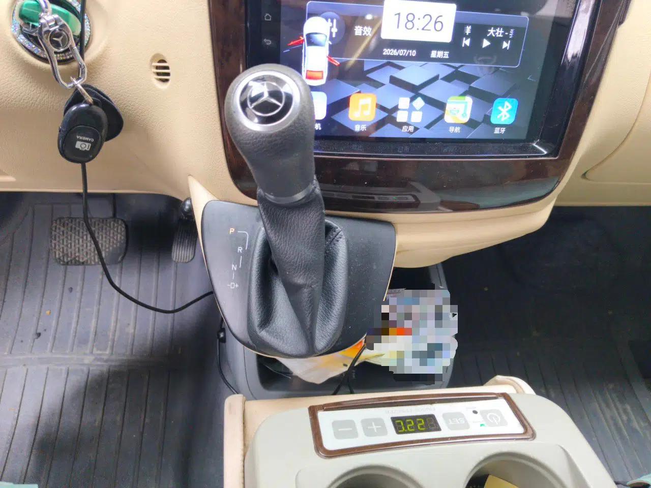 Mercedes-Benz Vito 2013 Mercedes-Benz Viano 2.5L automatic, 6-seater, gasoline-powered (with a custom high roof) — миниатюра 14