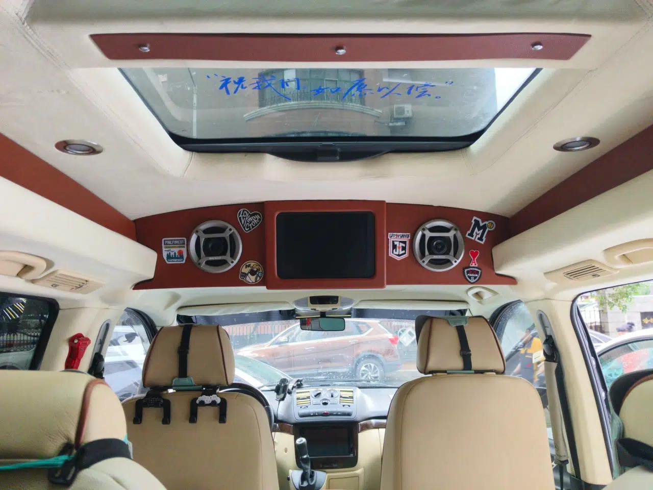 Mercedes-Benz Vito 2013 Mercedes-Benz Viano 2.5L automatic, 6-seater, gasoline-powered (with a custom high roof) — миниатюра 18