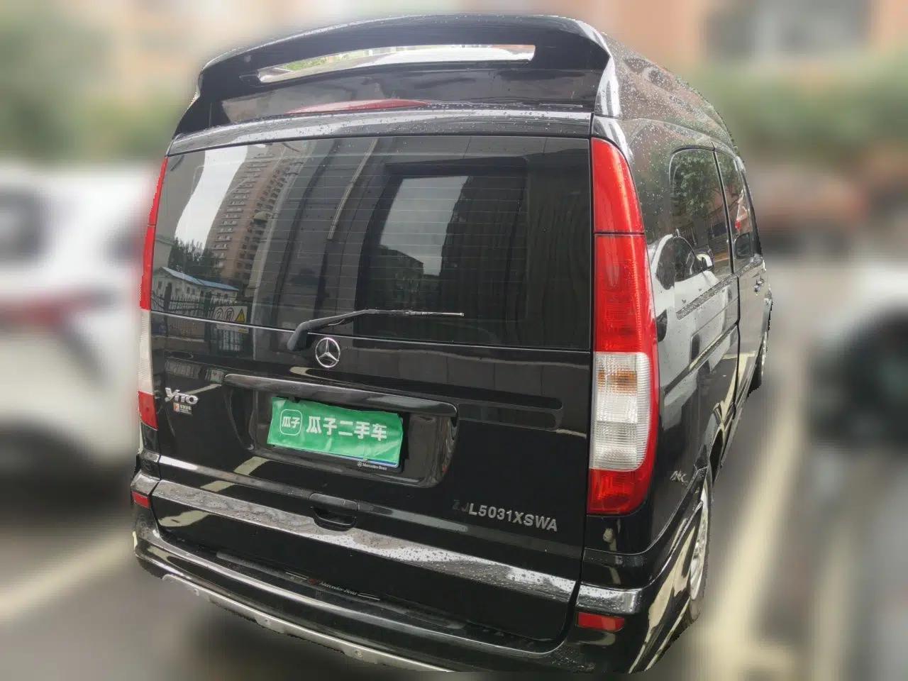Mercedes-Benz Vito 2013 Mercedes-Benz Viano 2.5L automatic, 6-seater, gasoline-powered (with a custom high roof) — миниатюра 6