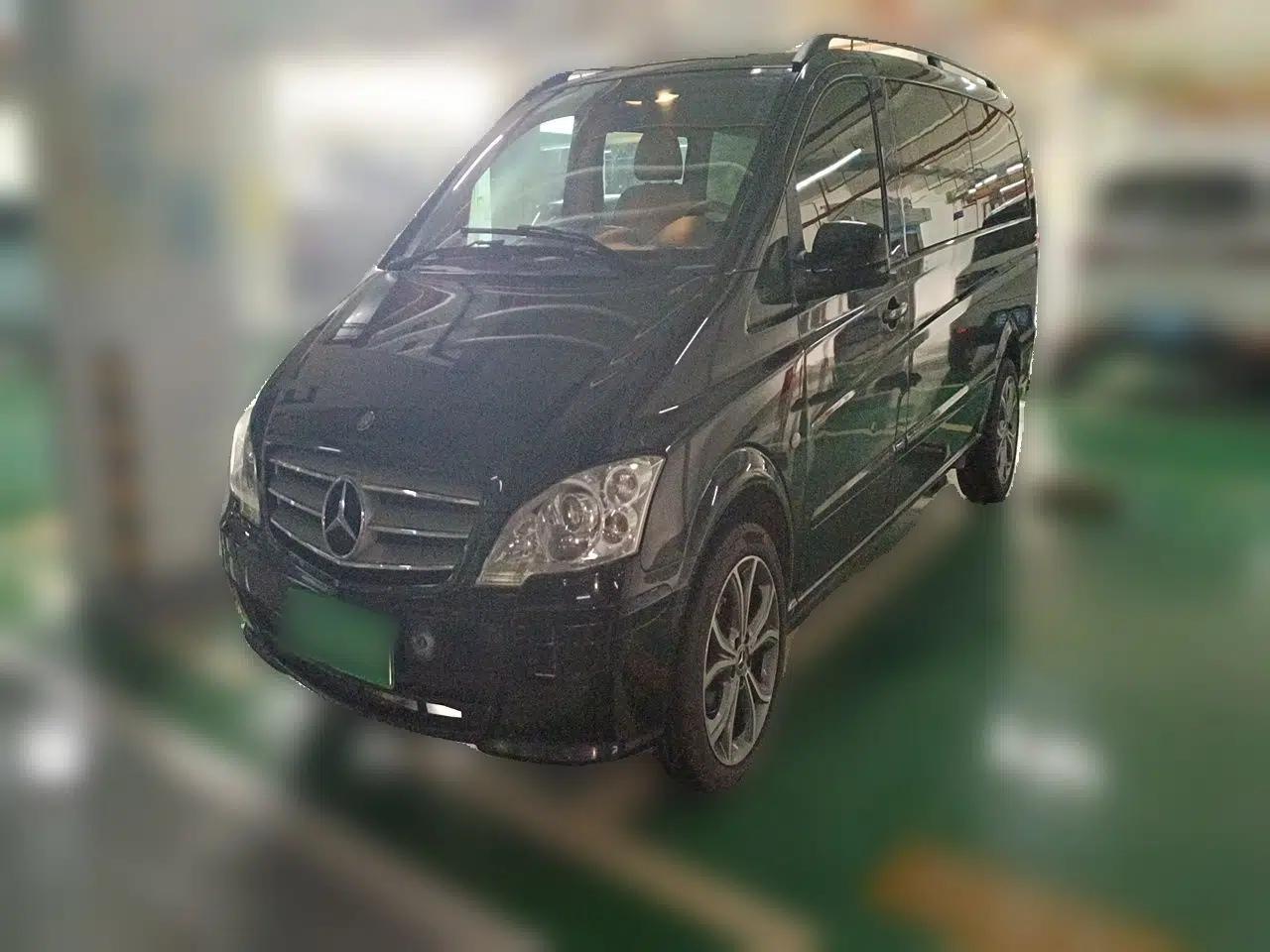Mercedes-Benz Vito 2011 2.5L 7-seater executive version — миниатюра 1