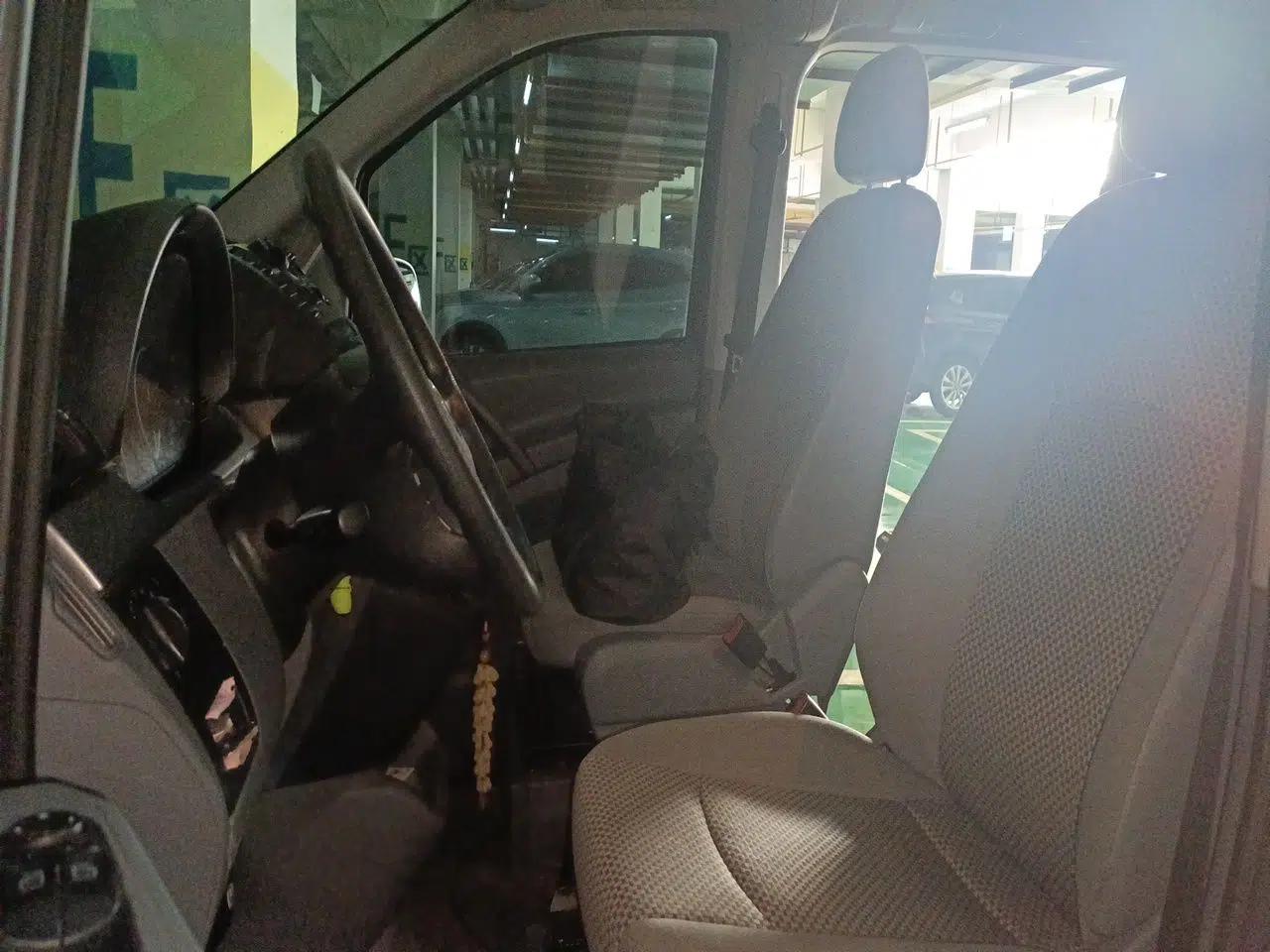Mercedes-Benz Vito 2011 2.5L 7-seater executive version — миниатюра 15