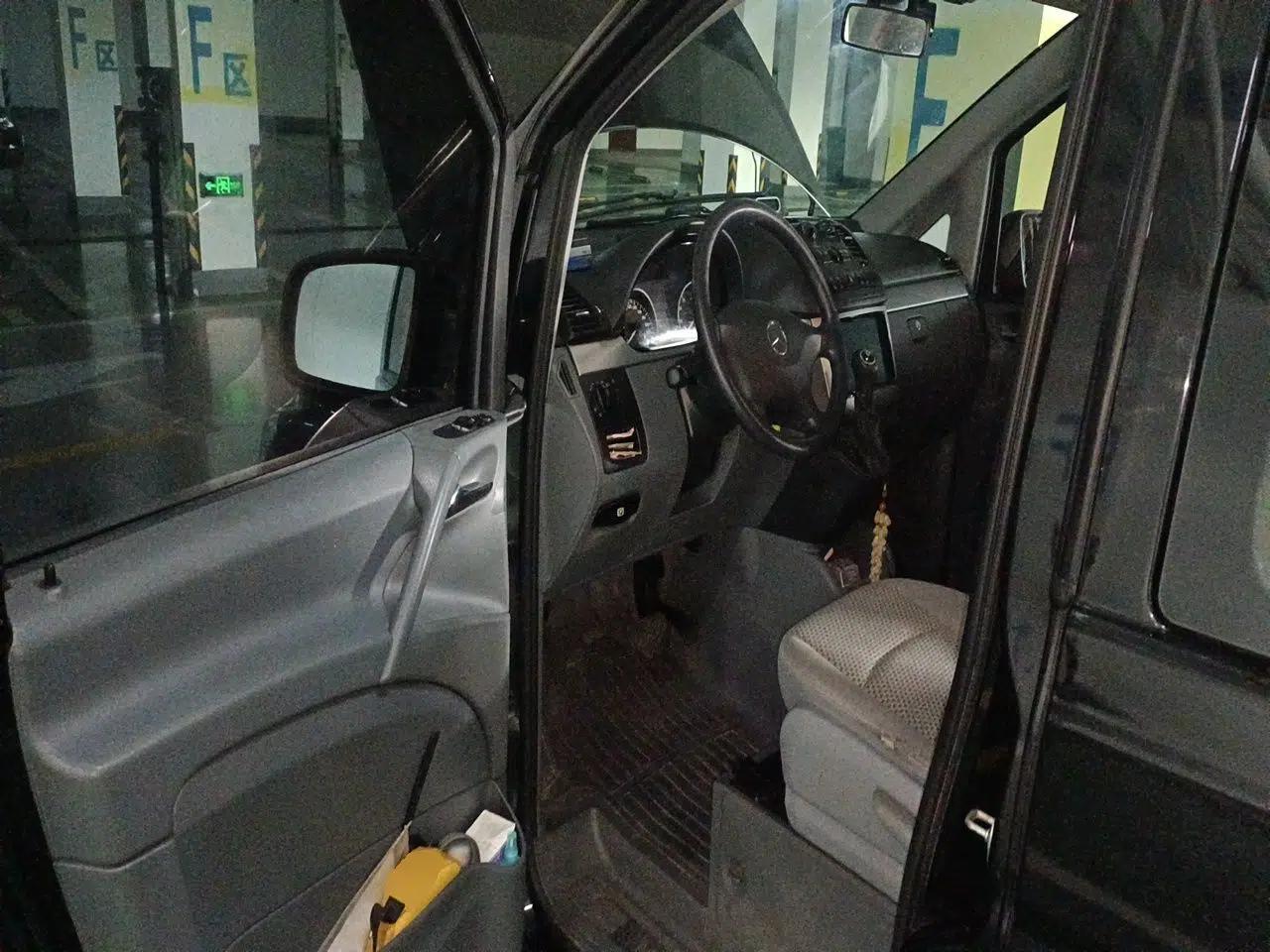 Mercedes-Benz Vito 2011 2.5L 7-seater executive version — миниатюра 16