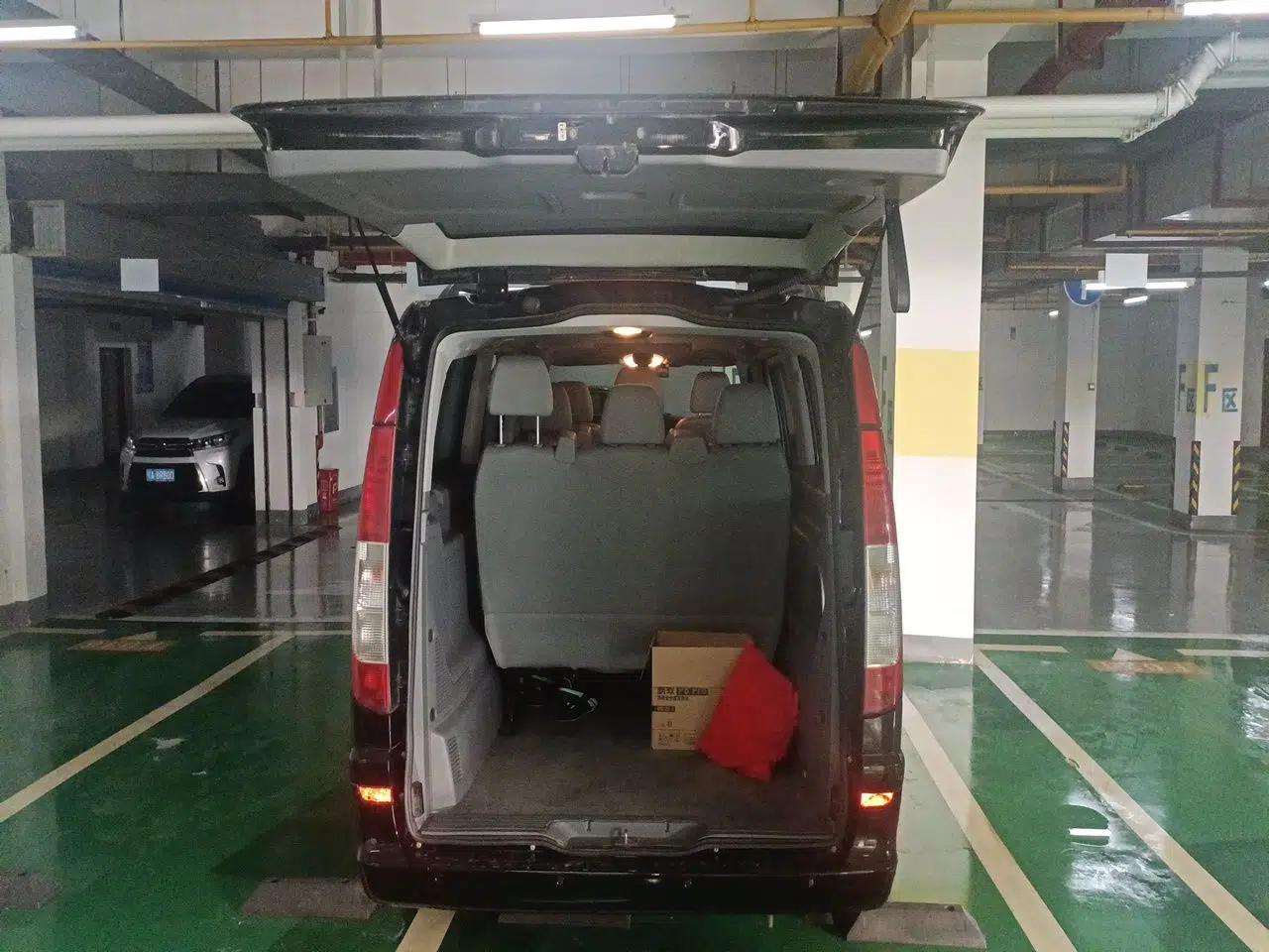 Mercedes-Benz Vito 2011 2.5L 7-seater executive version — миниатюра 19