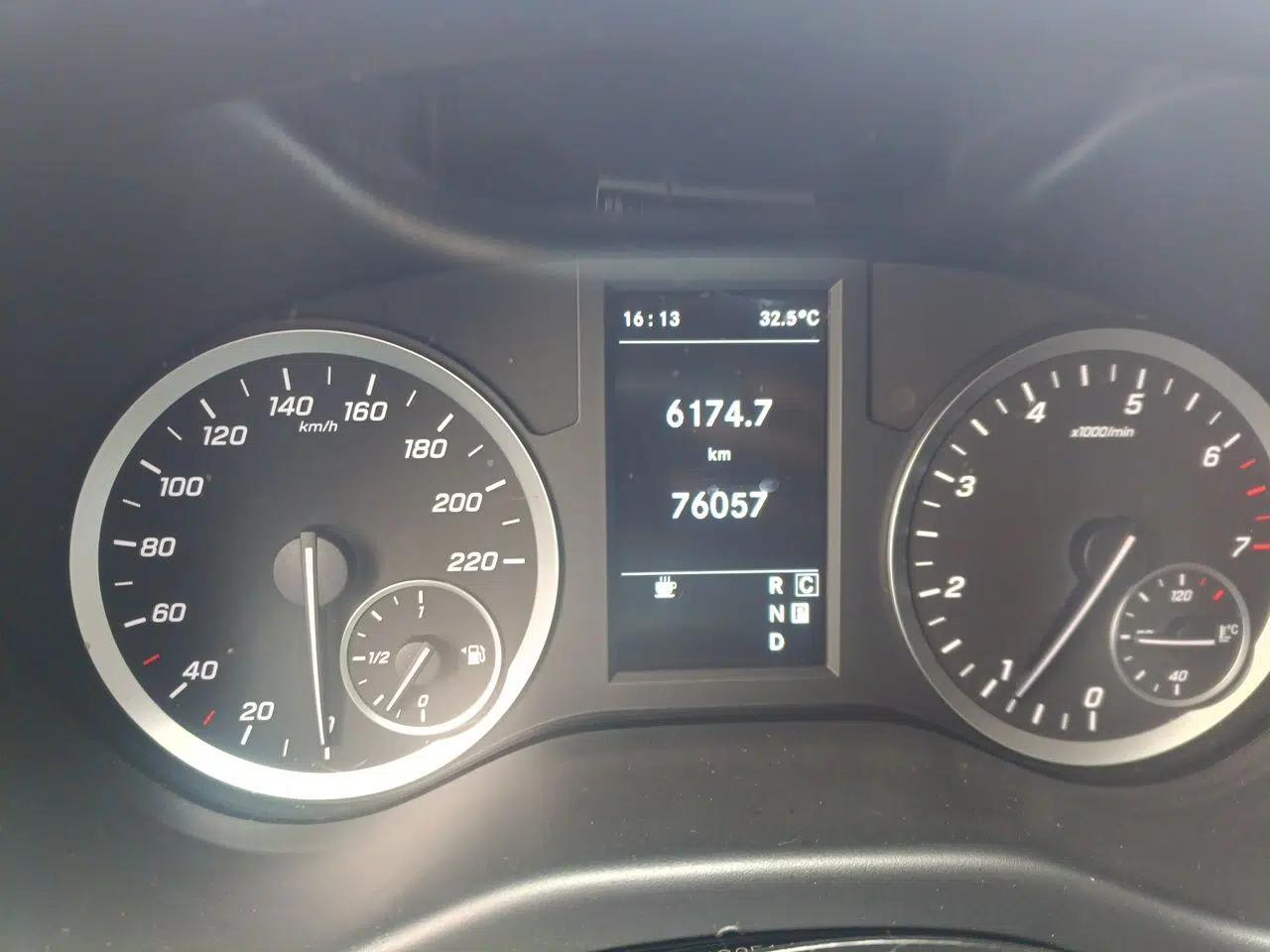 Mercedes-Benz Vito 2021 2.0T Elite Version 7 Seats — миниатюра 12