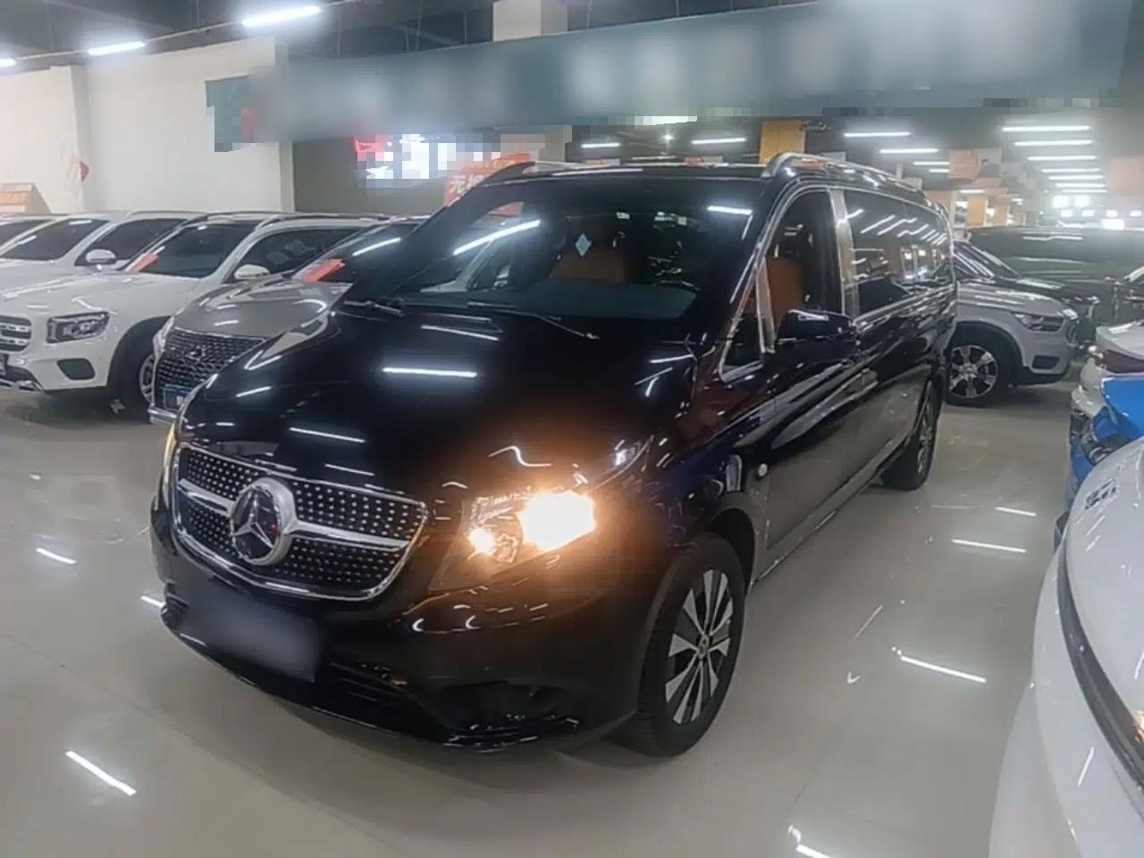 Mercedes-Benz Vito 2023 2.0T Elite Version 7 Seats — миниатюра 1