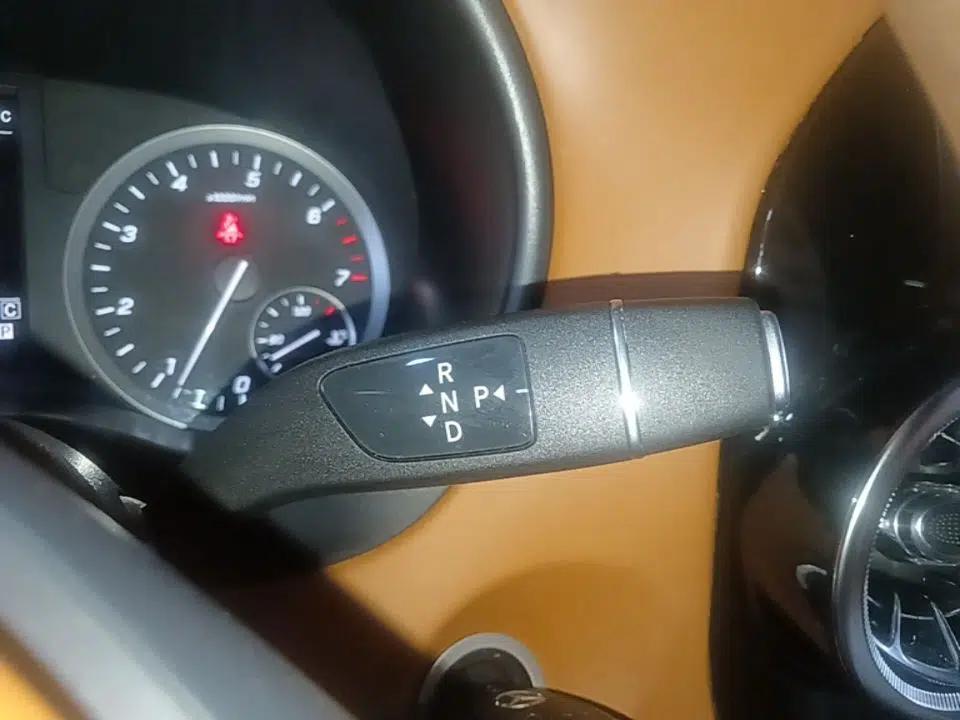 Mercedes-Benz Vito 2023 2.0T Elite Version 7 Seats — миниатюра 16