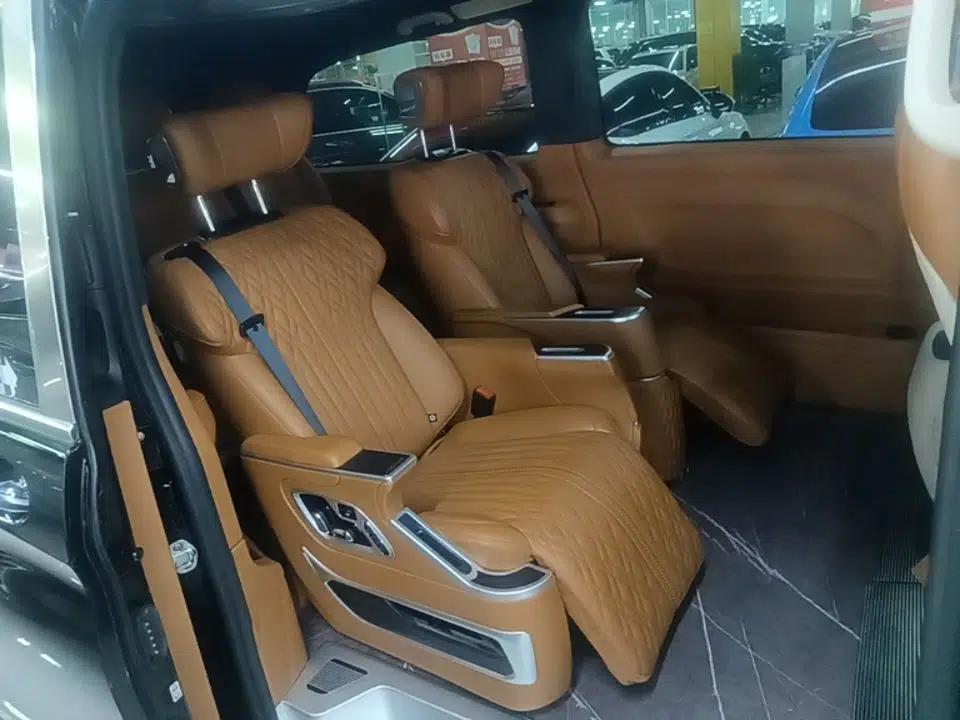 Mercedes-Benz Vito 2023 2.0T Elite Version 7 Seats — миниатюра 20