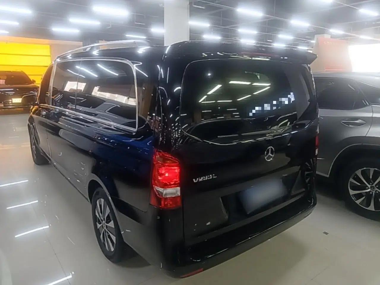 Mercedes-Benz Vito 2023 2.0T Elite Version 7 Seats — миниатюра 4