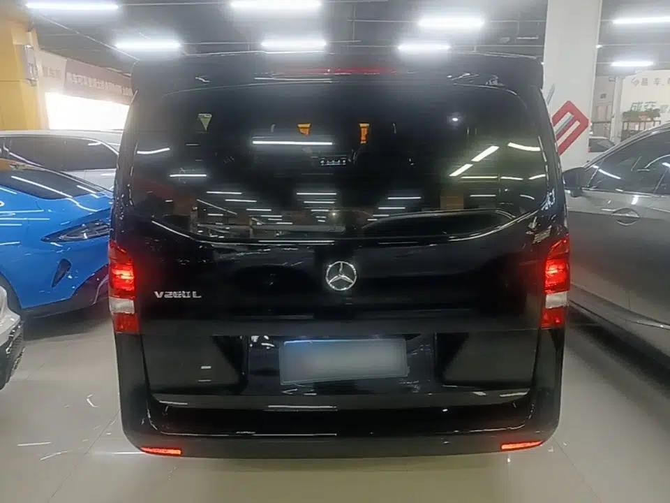 Mercedes-Benz Vito 2023 2.0T Elite Version 7 Seats — миниатюра 5