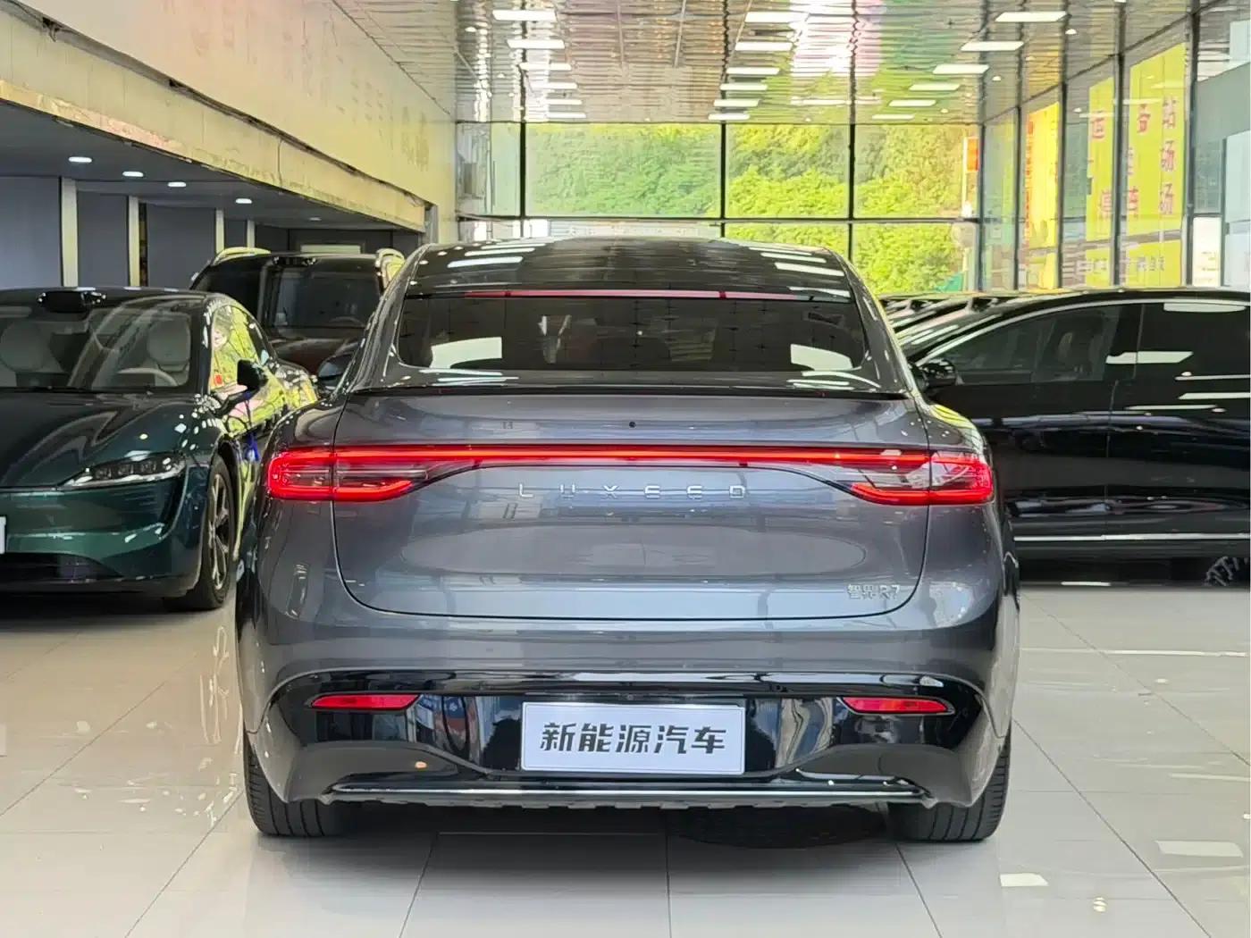 Zhijie R7 2024 Pure Electric 802km Max — миниатюра 4