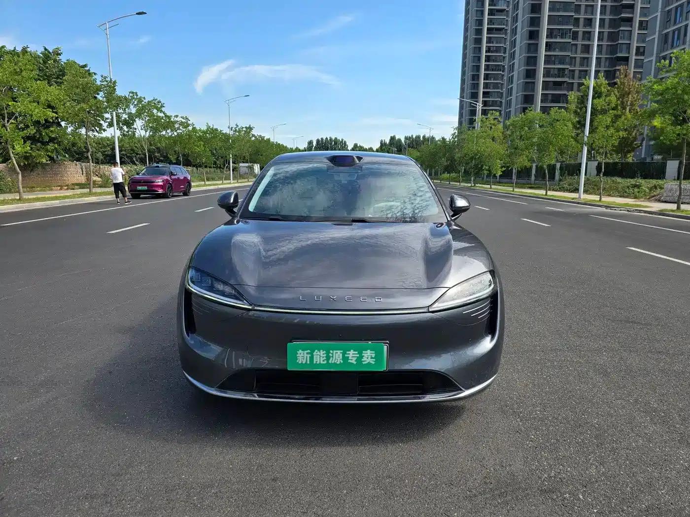 Zhijie R7 2024 Pure Electric 802km Max — миниатюра 2