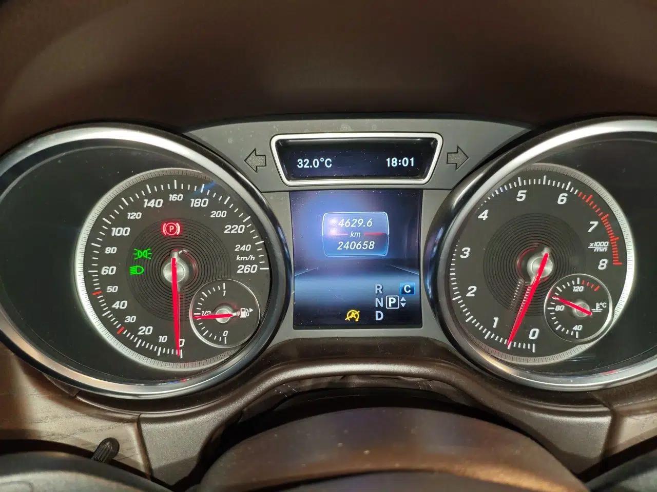 Mercedes-Benz GLE 2016 GLE 320 4MATIC Luxury Model — миниатюра 11