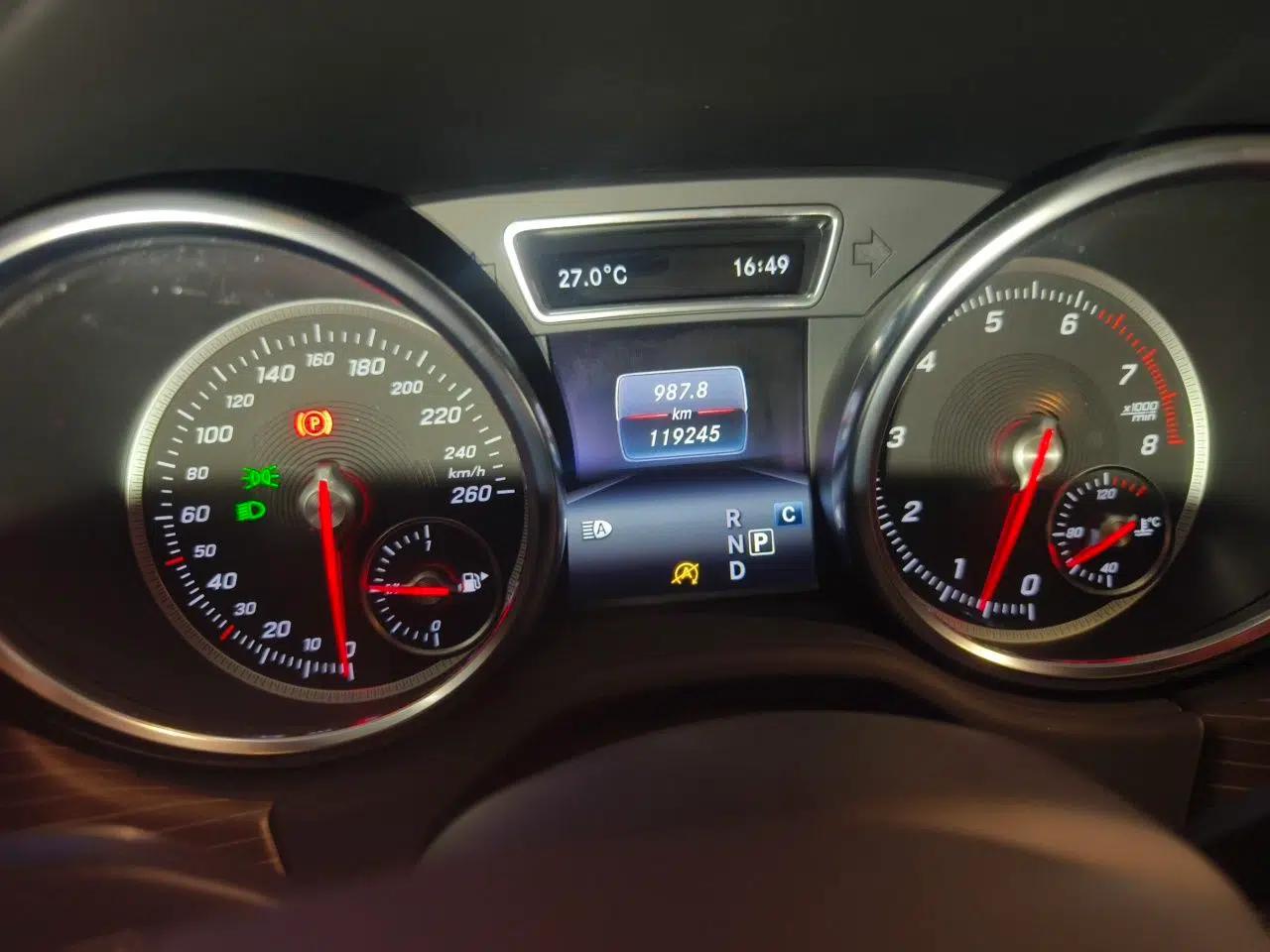 Mercedes-Benz GLE 2018 GLE 320 4MATIC Dynamic Edition Collector's Edition — миниатюра 12