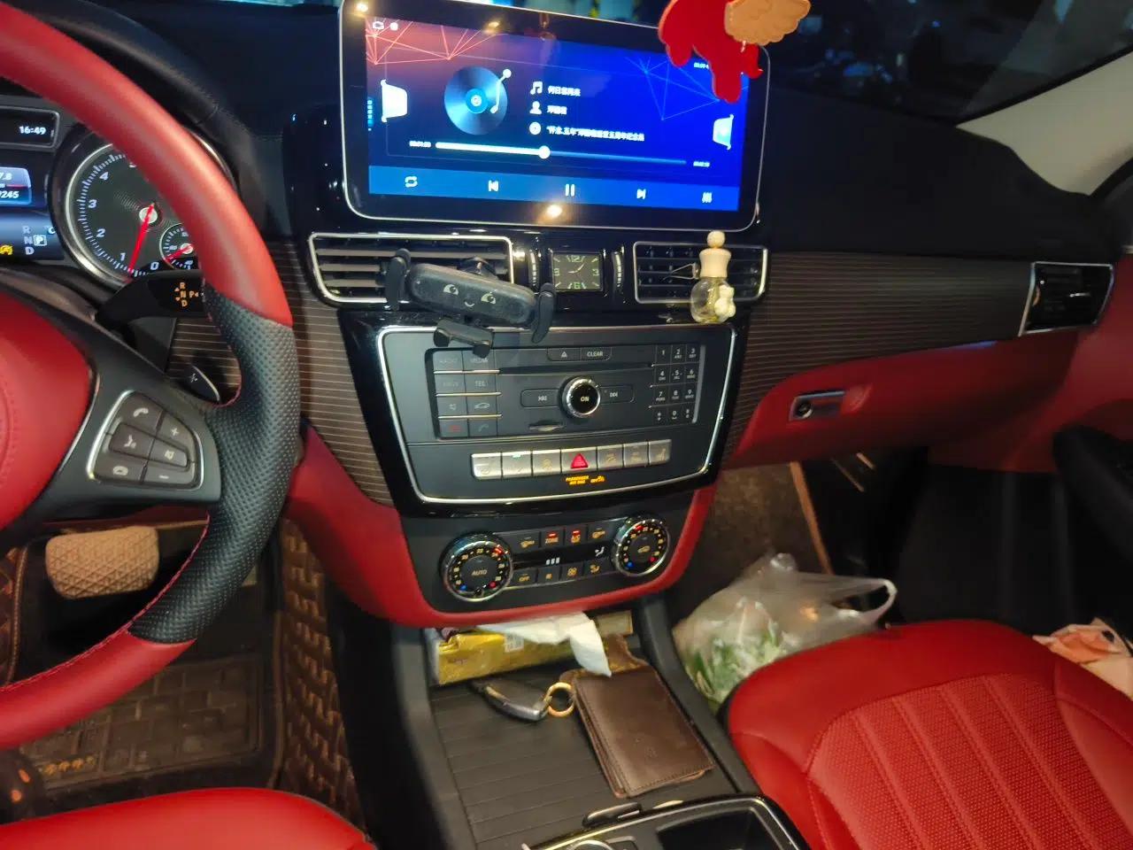 Mercedes-Benz GLE 2018 GLE 320 4MATIC Dynamic Edition Collector's Edition — миниатюра 13
